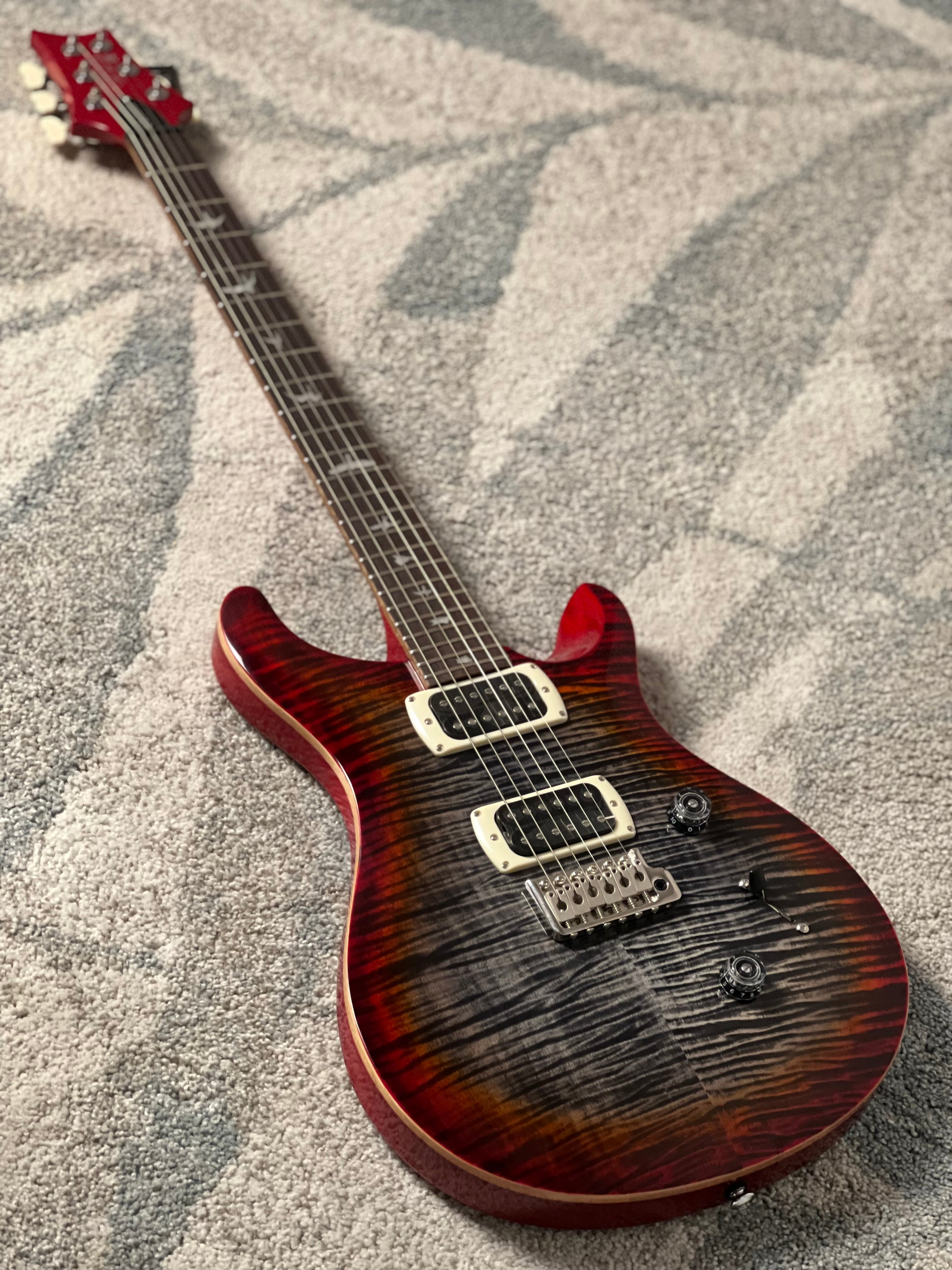 PRS SE Custom 24 Flame in Charcoal Cherry Burst – nafiriguitar.com