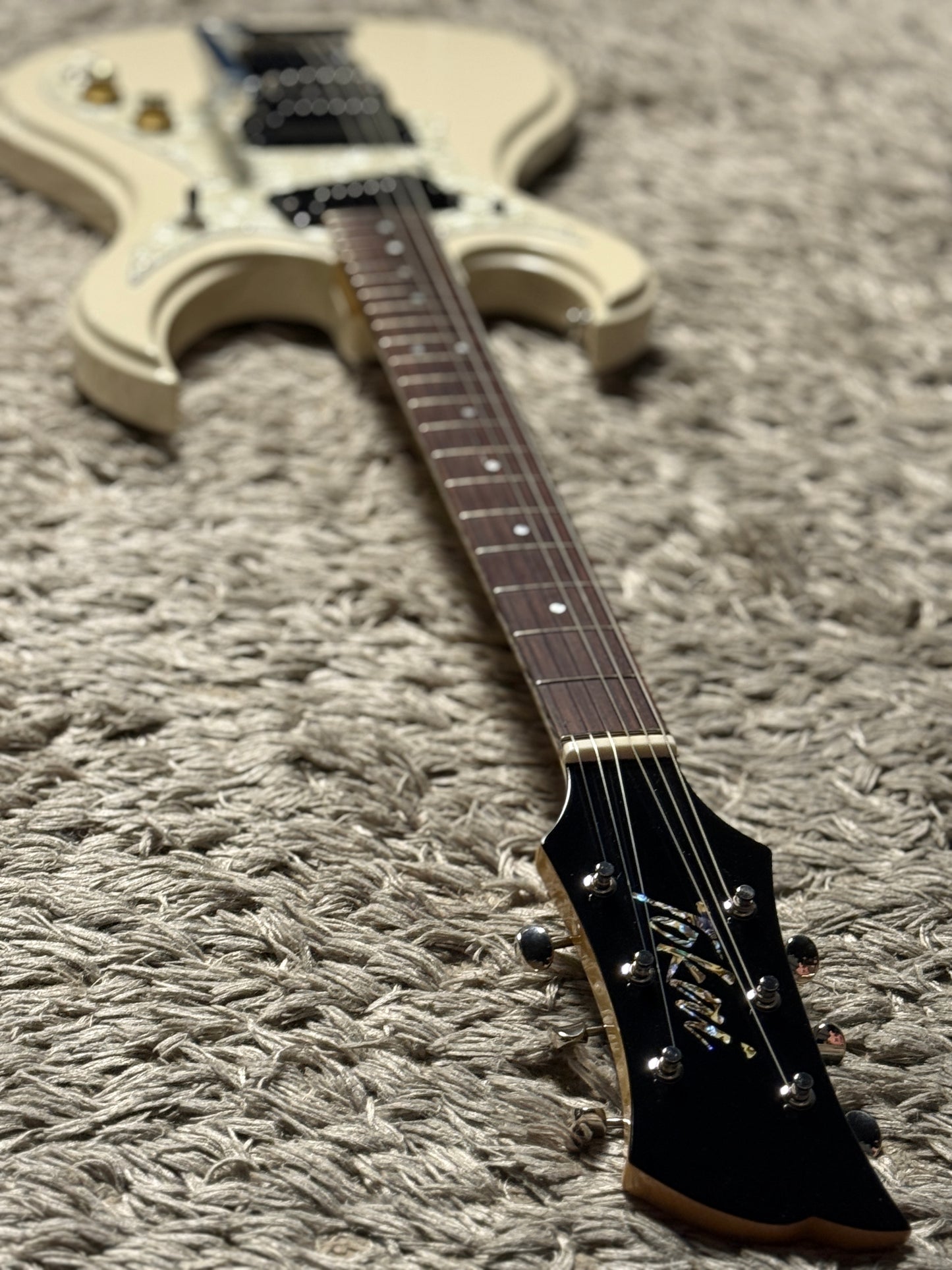 Tokai Hummingbird THB-200 50th Anniversary Reissue Limited Edition สี Vintage White