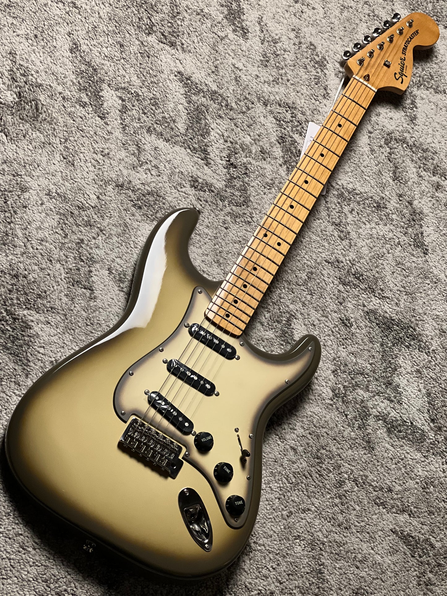 Squier FSR Classic Vibe 70s Stratocaster w/Black Pickguard in Antigua Burst