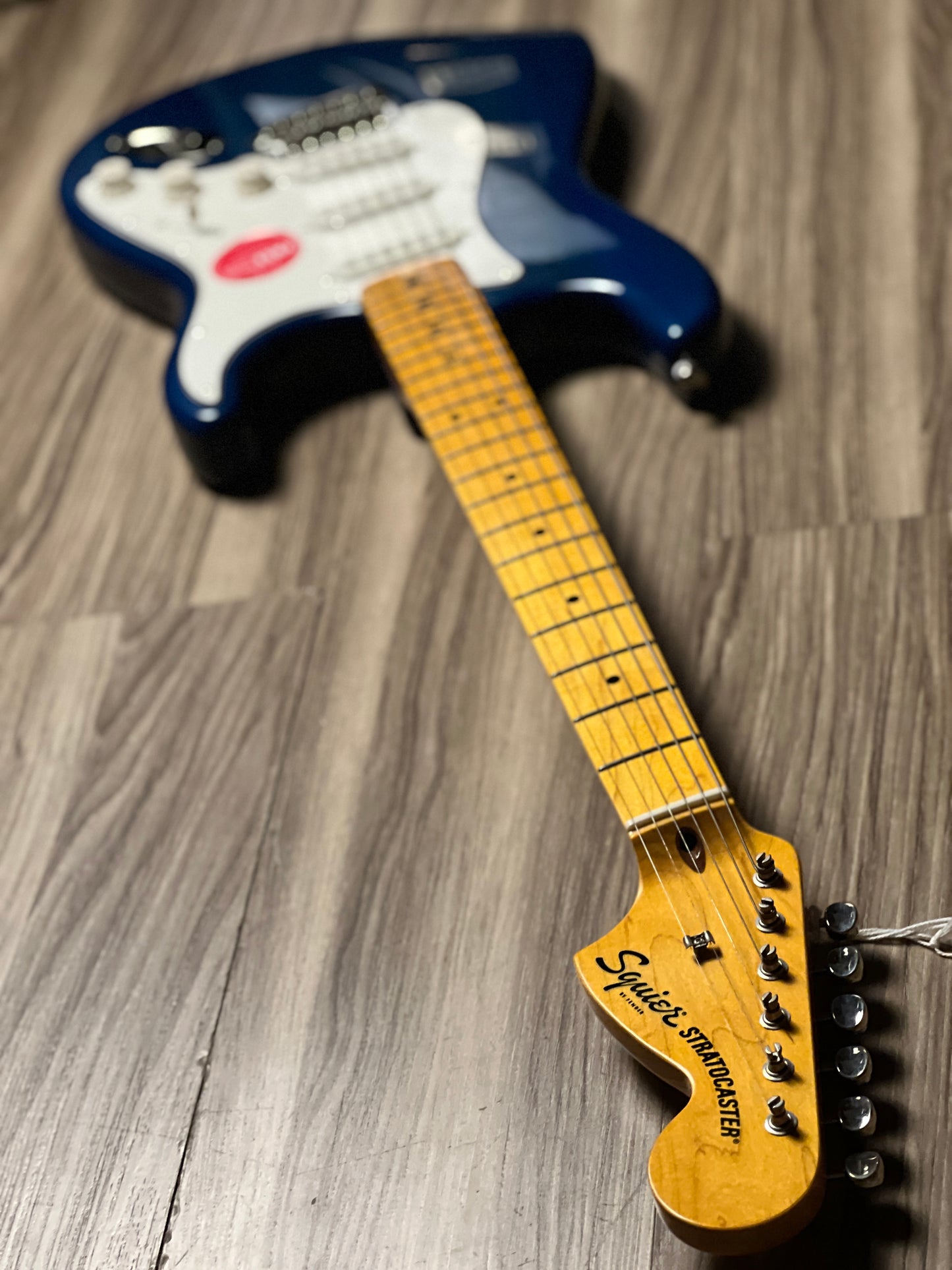 Squier FSR Classic Vibe 70s Stratocaster with Maple FB in Sapphire Blue