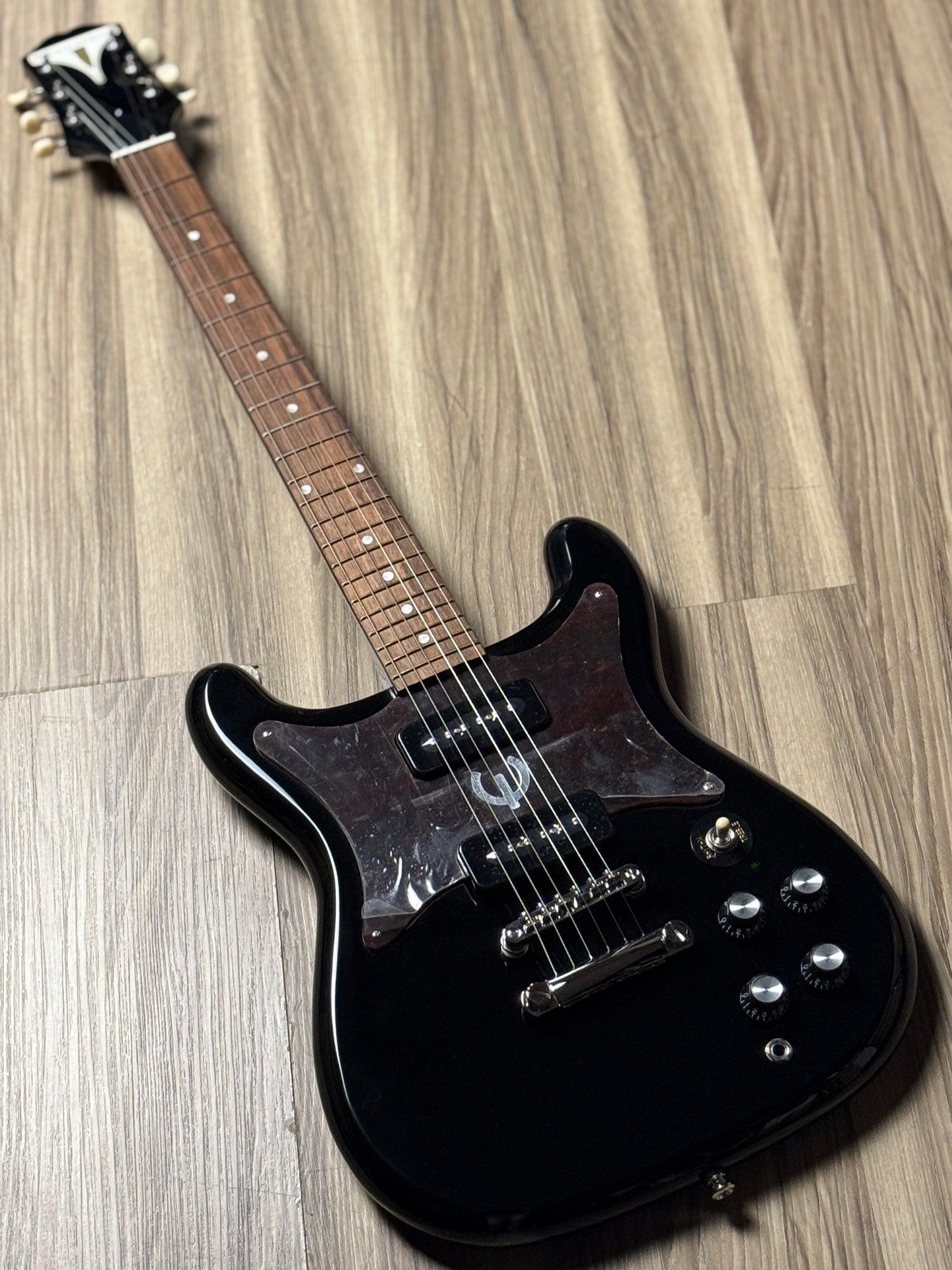 Epiphone Wilshire P-90s in Ebony