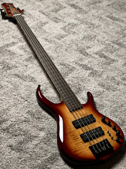 Sire Marcus Miller M7-5 ST 2nd Gen + Solid Flame in Brown Sunburst