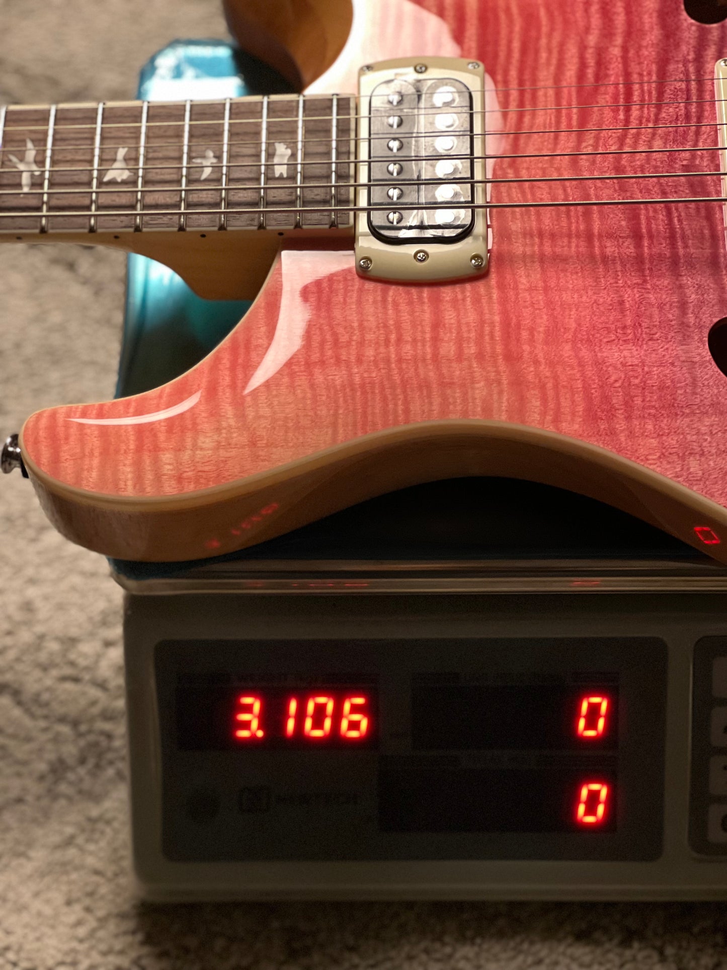 PRS SE Ed Sheeran Flat Back Hollowbody I Baritone Piezo in Pink Ombre