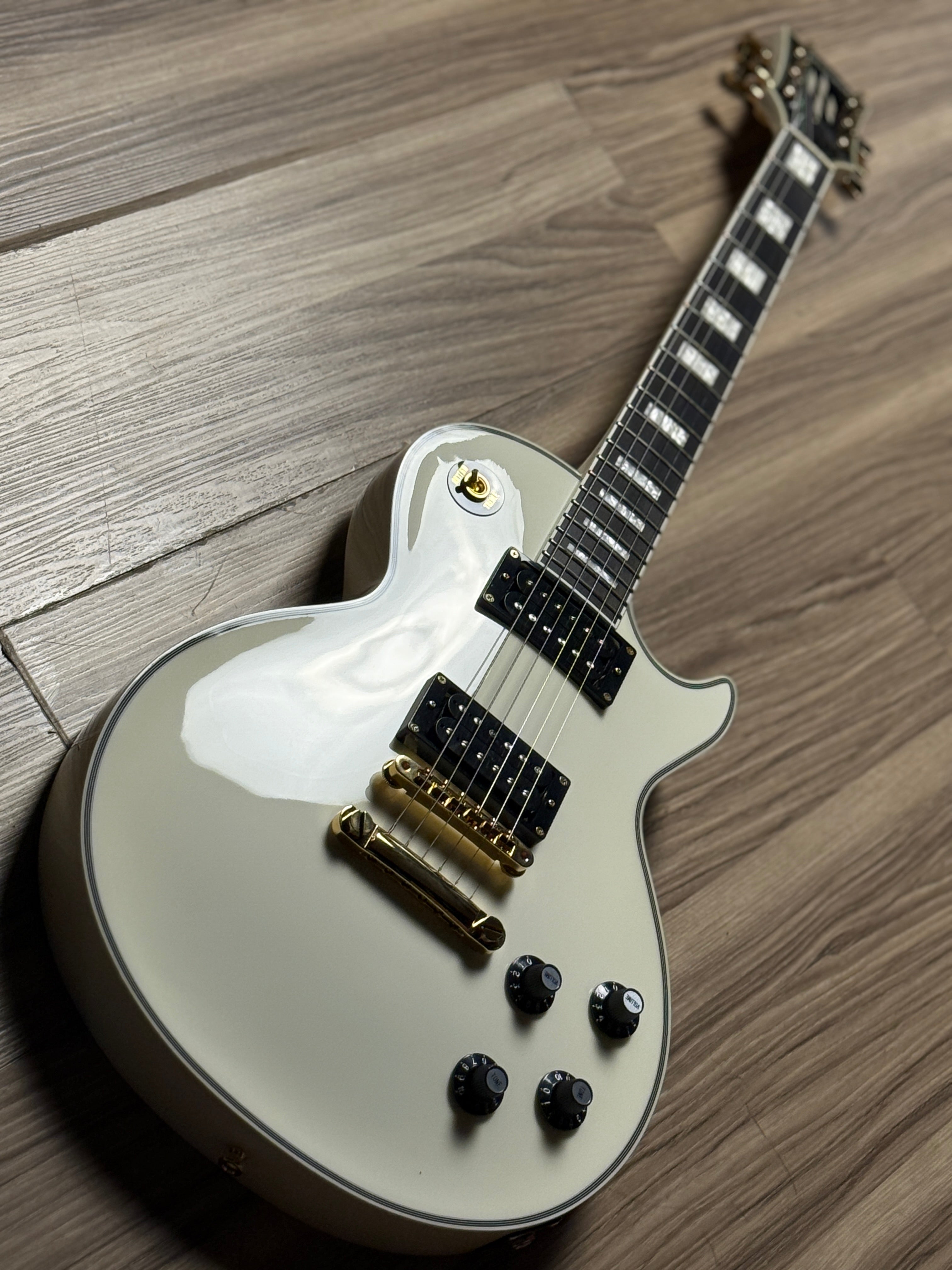 ESP Edwards Les Paul Custom in White – nafiriguitar.com