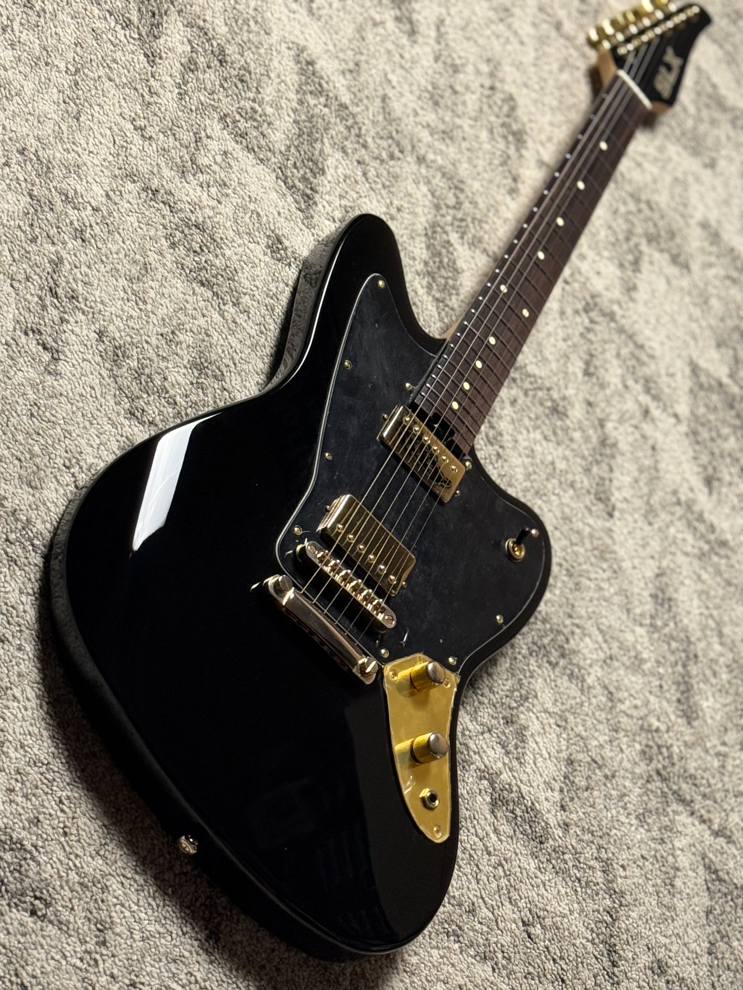 SLX Falcon Classic P90 in Black with Gold Hardware