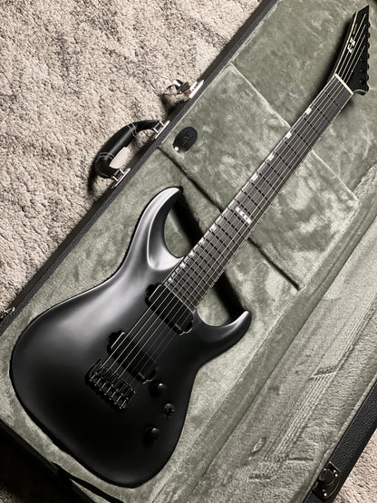 ESP E-II Horizon NT-7B Hipshot in Black satin ES0270263