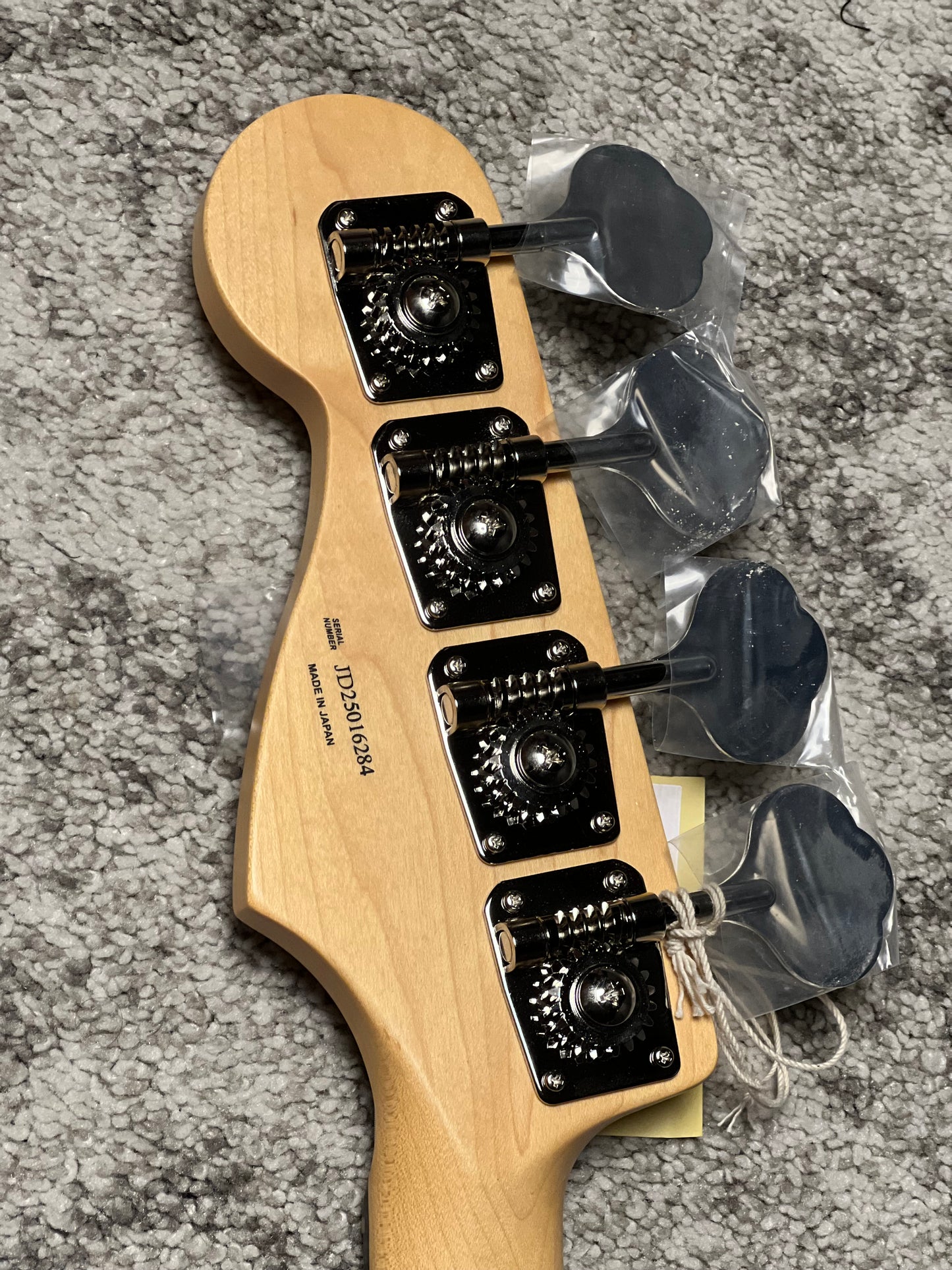 Fender MIJ Limited Jazz Bass with RW FB in Raw Ash Black JD25016284