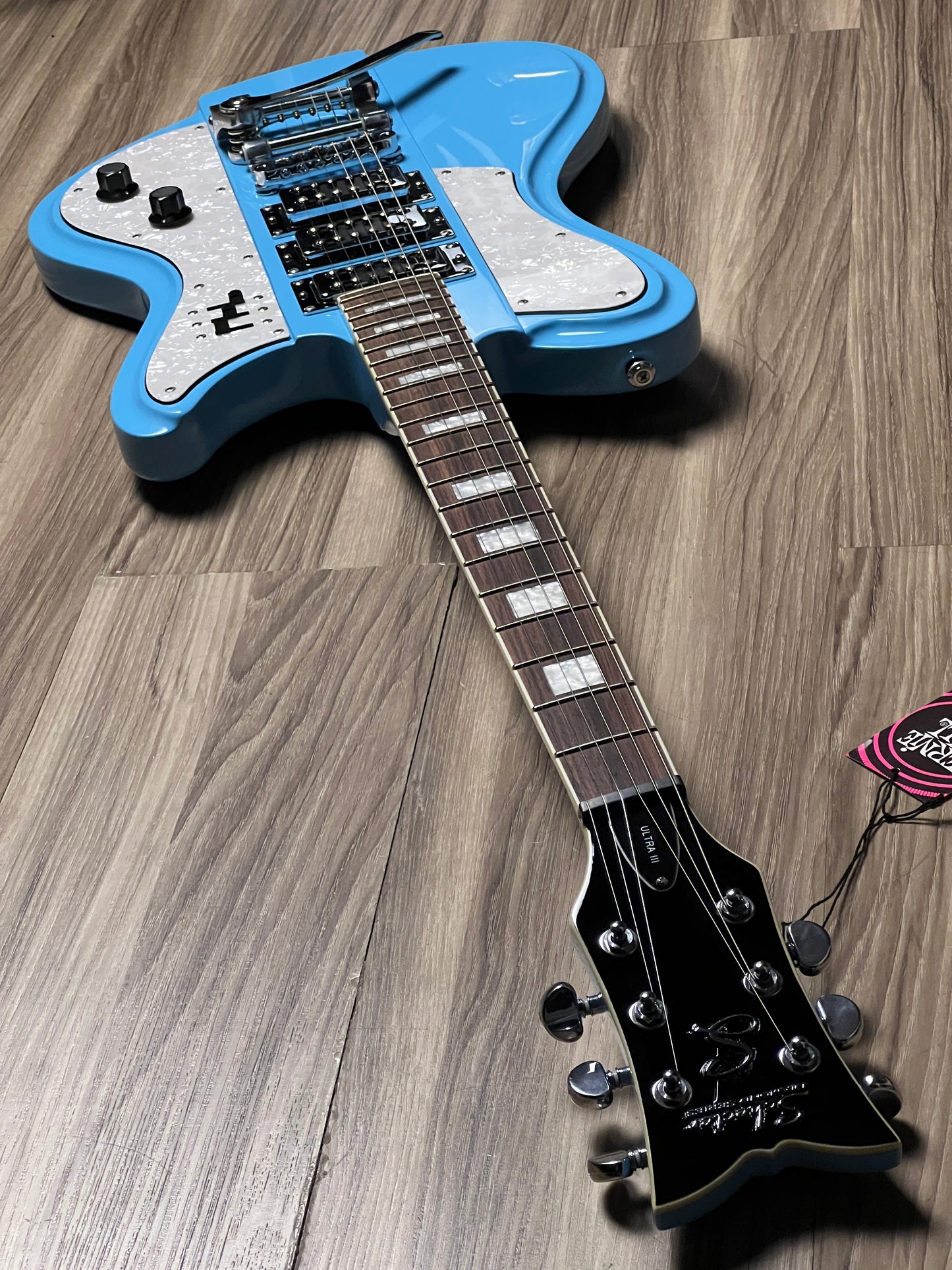 Schecter Ultra-III in Vintage Blue