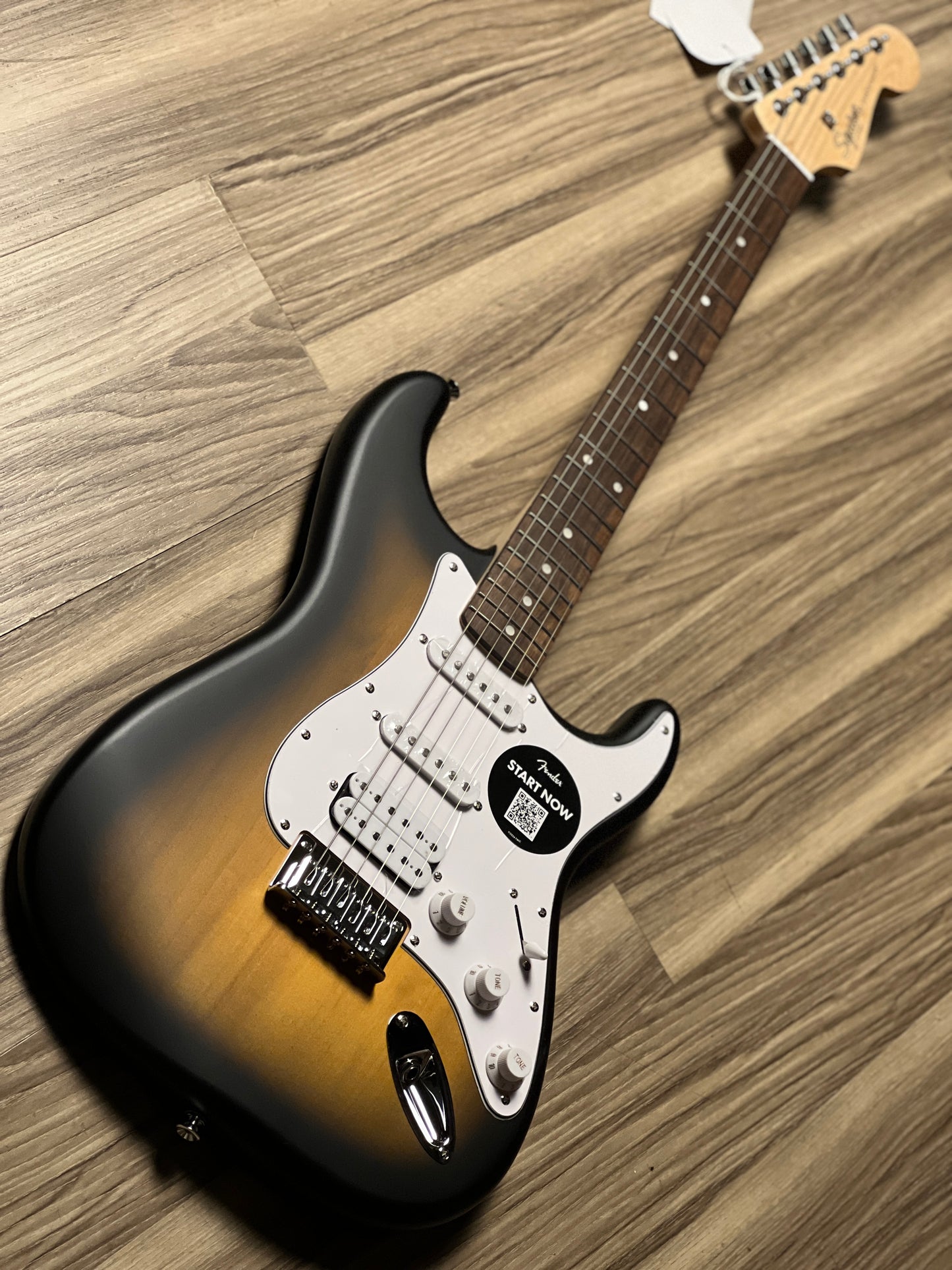 Squier Debut Series Stratocaster HT HSS with Laurel FB in 2 Tone Sunburst