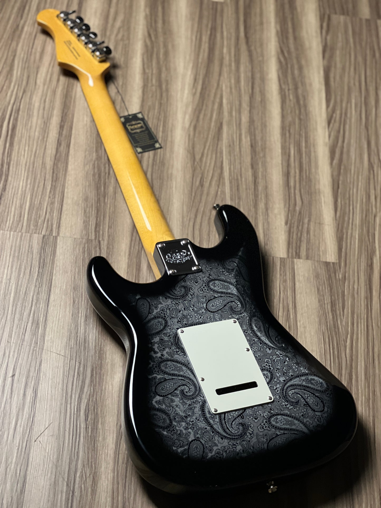 SQOE SEST1100 HSS Custom Shop Series in Black Paisley Limited Edition with Hardshell Case