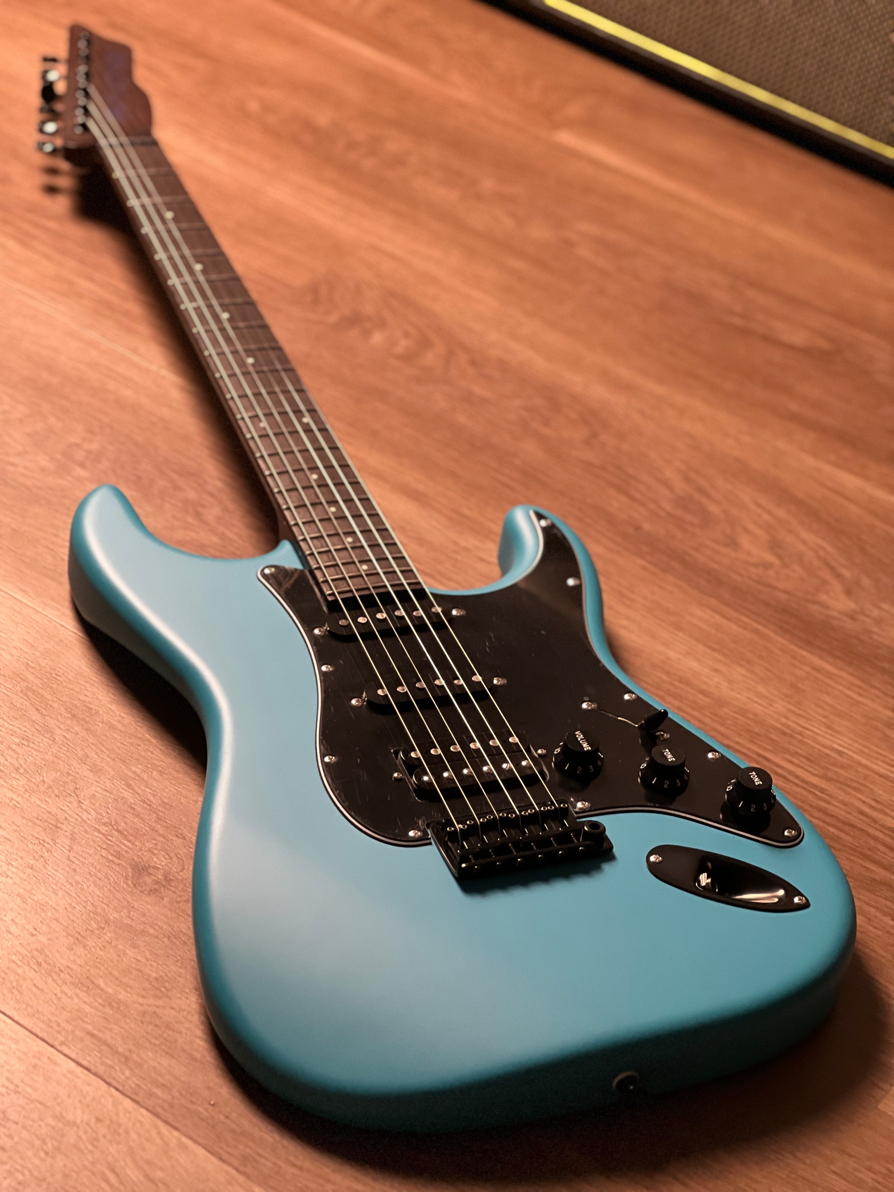 Saito Guitars – nafiriguitar.com