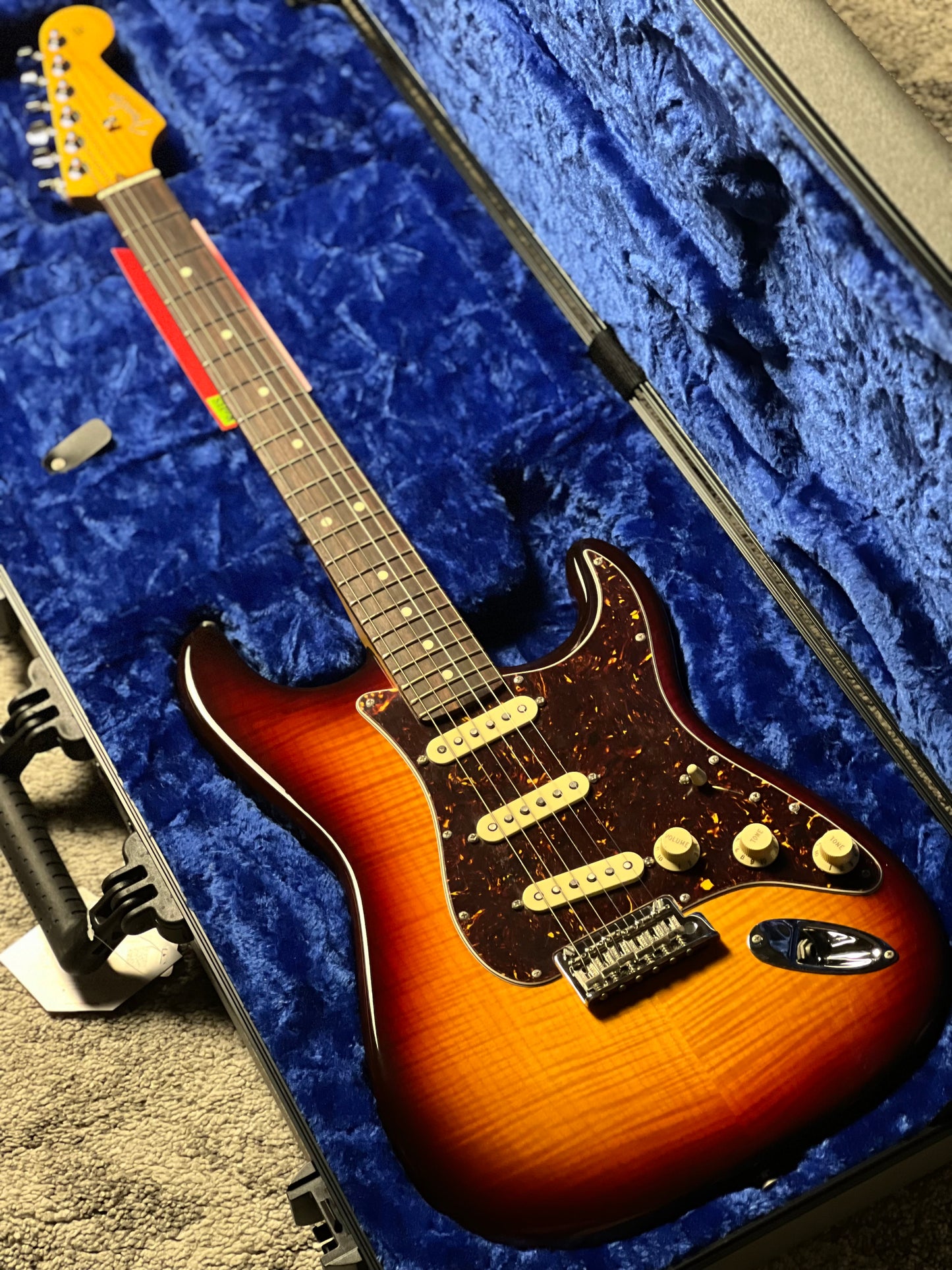 Fender 70th Anniversary American Professional II Stratocaster with RW FB in Comet Burst US24026056