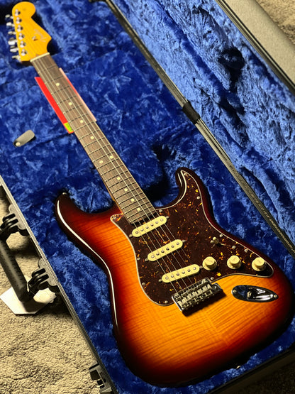 Fender 70th Anniversary American Professional II Stratocaster with RW FB in Comet Burst US24026056