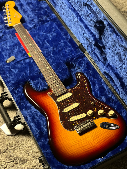Fender 70th Anniversary American Professional II Stratocaster with RW FB in Comet Burst US24026056
