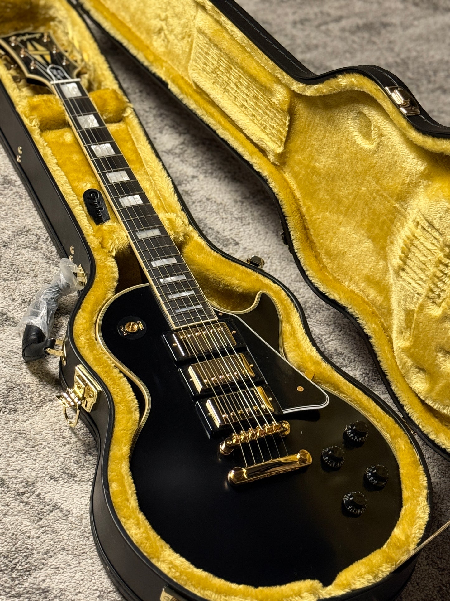 Epiphone Inspired by Gibson Custom 1957 Les Paul Custom Reissue in Ebony