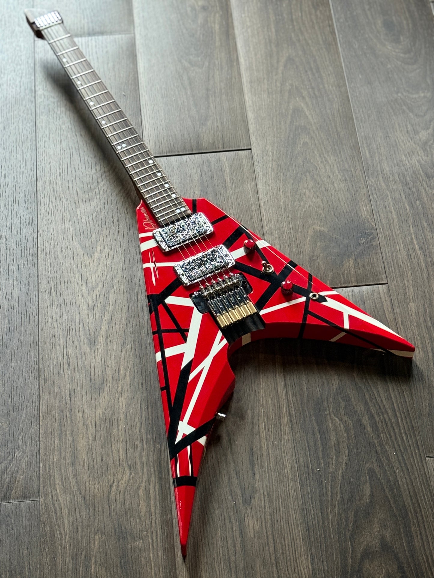 Dhatarattha Custom DHL V Headless in Red with Black and White Stripes with RW FB