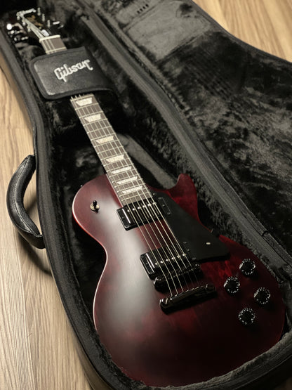 Gibson Les Paul Modern Studio in Wine Red Satin 215240040