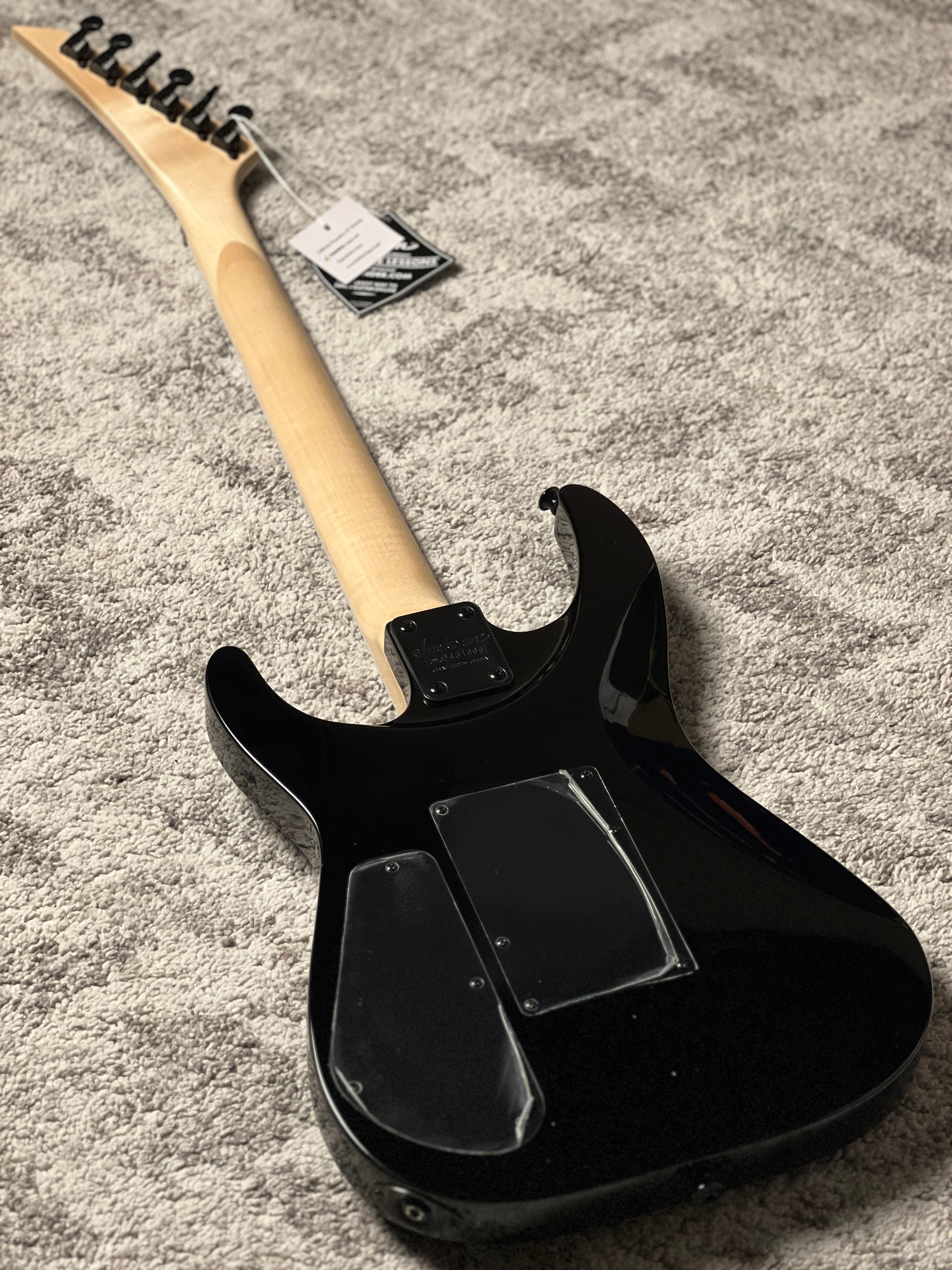 Jackson JS Series Dinky DKA-M JS32 in Gloss Black – nafiriguitar.com