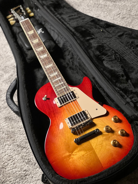 Gibson Les Paul Studio in Cherry Sunburst w/Bag 234140317