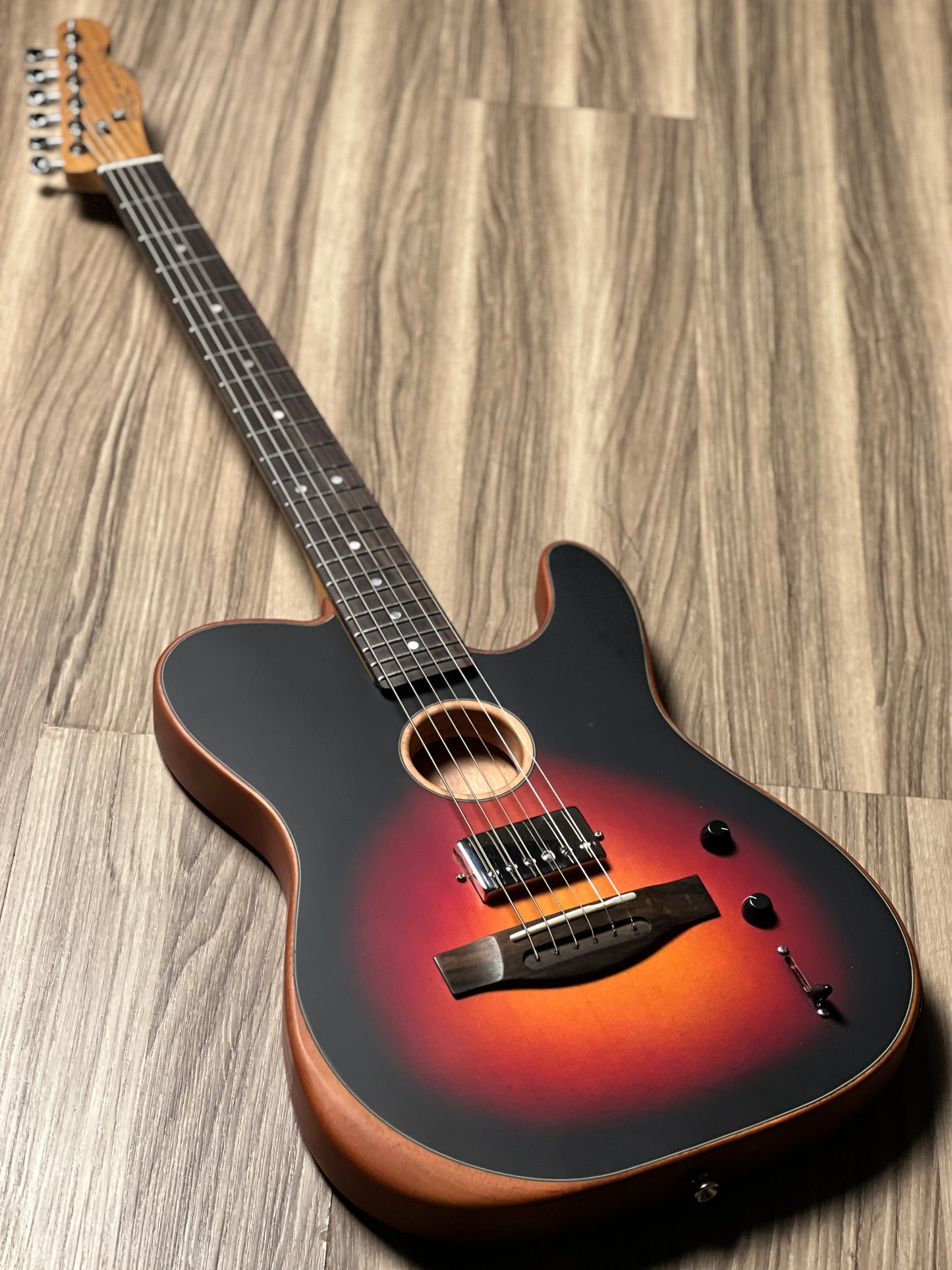 SQOE SEAE910 SB in Sunburst Acoustasonic Series