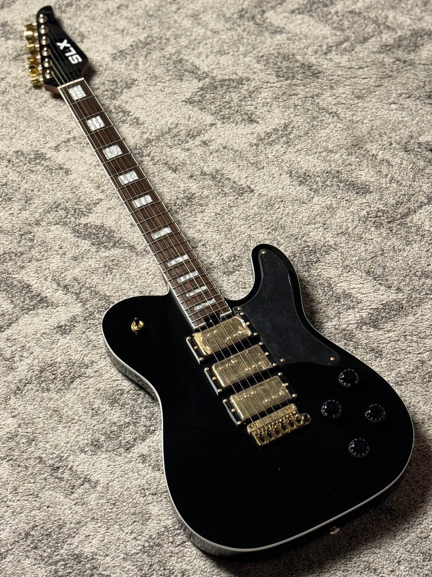 SLX Raven TM 22 Deluxe V HHH in Black Beauty with Ebony FB and Vegatrem