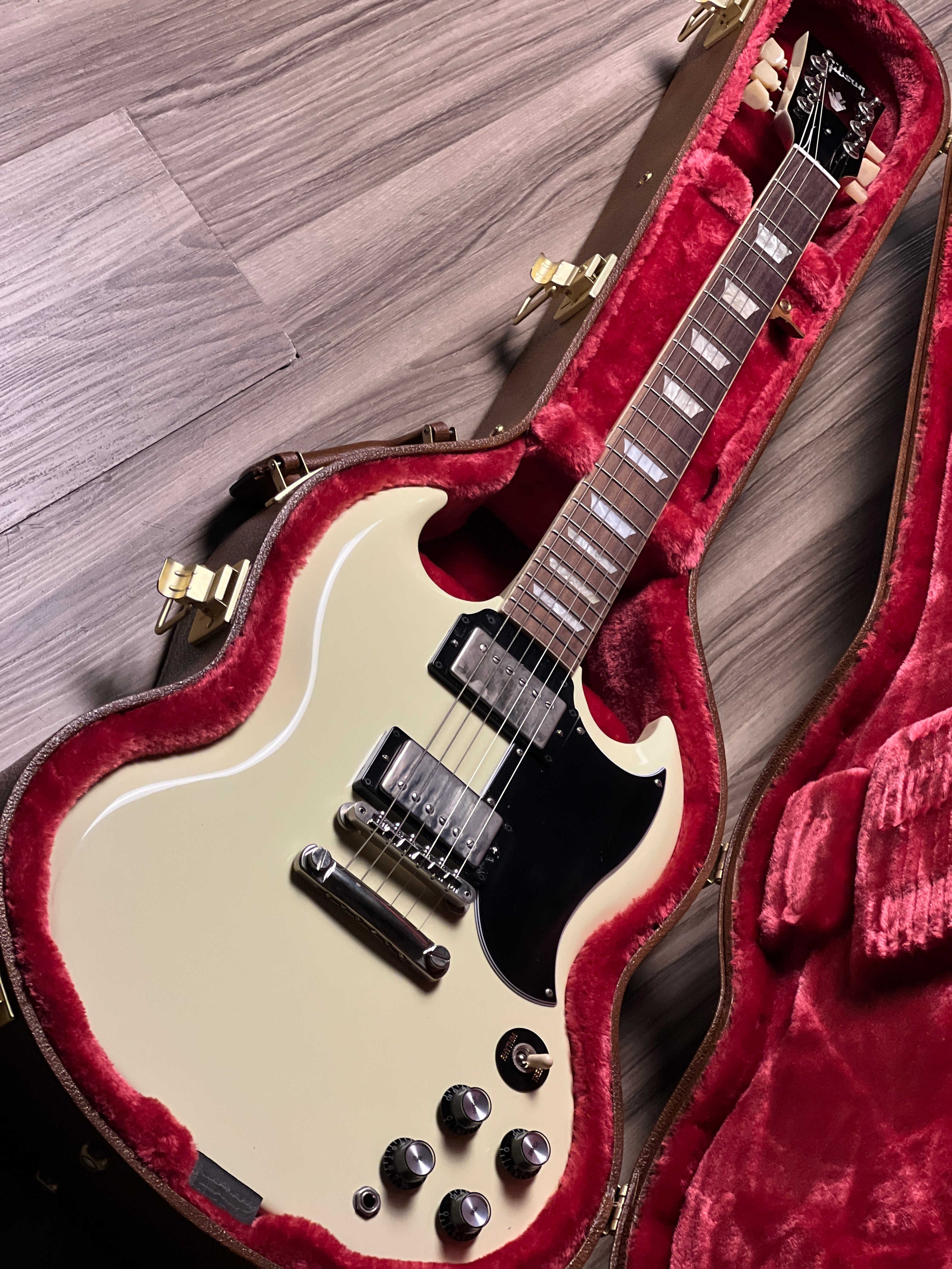 Gibson SG Standard 61 Classic In White w/Case 230430143