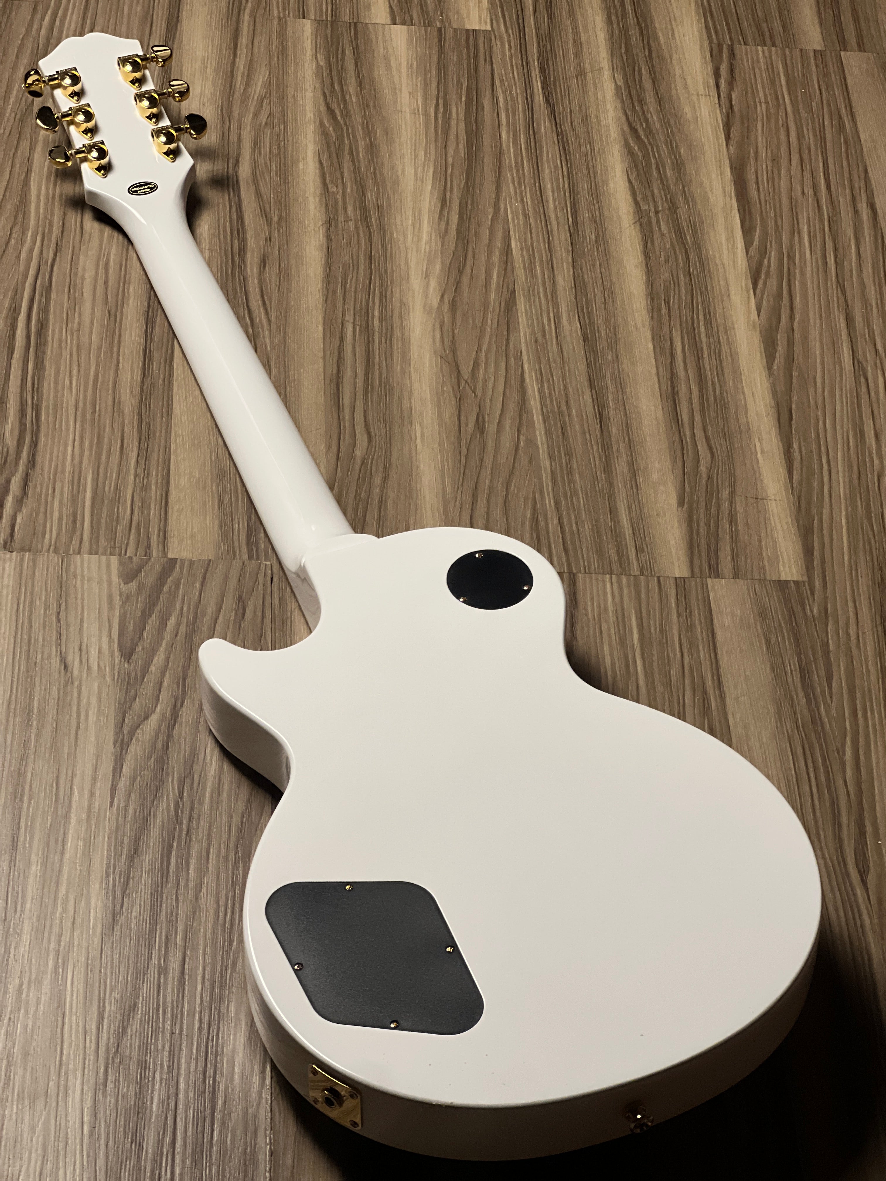 Epiphone Les Paul Studio in Alpine White w/Gold Hardware
