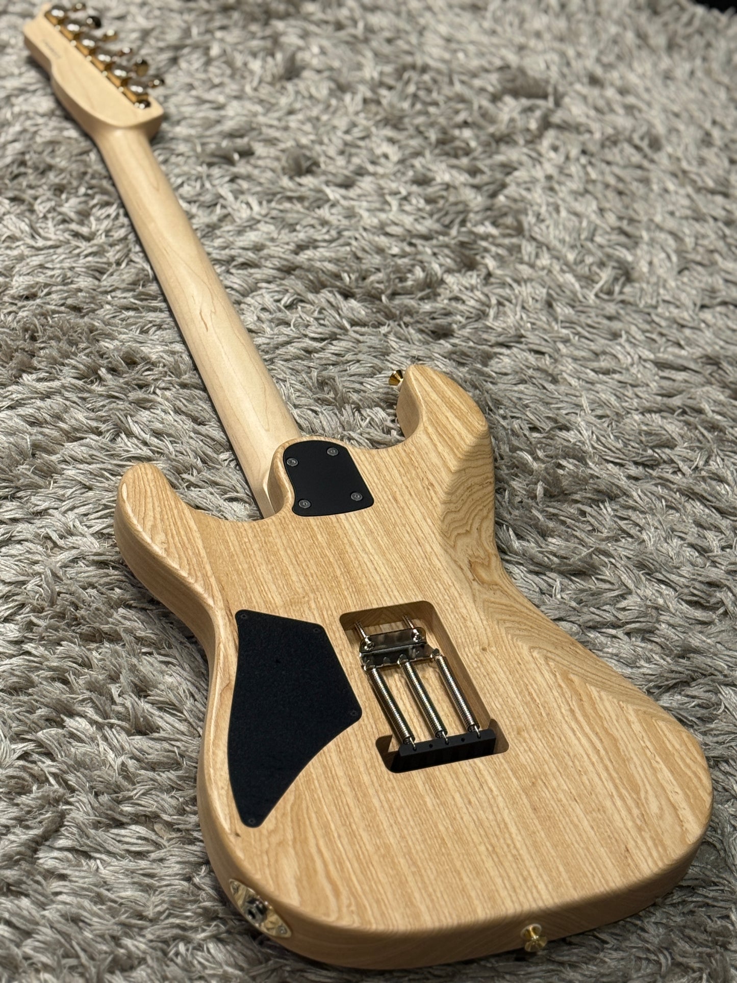 Saito S-622 SSH with Rosewood and Gold Hardware in White Granite 253033