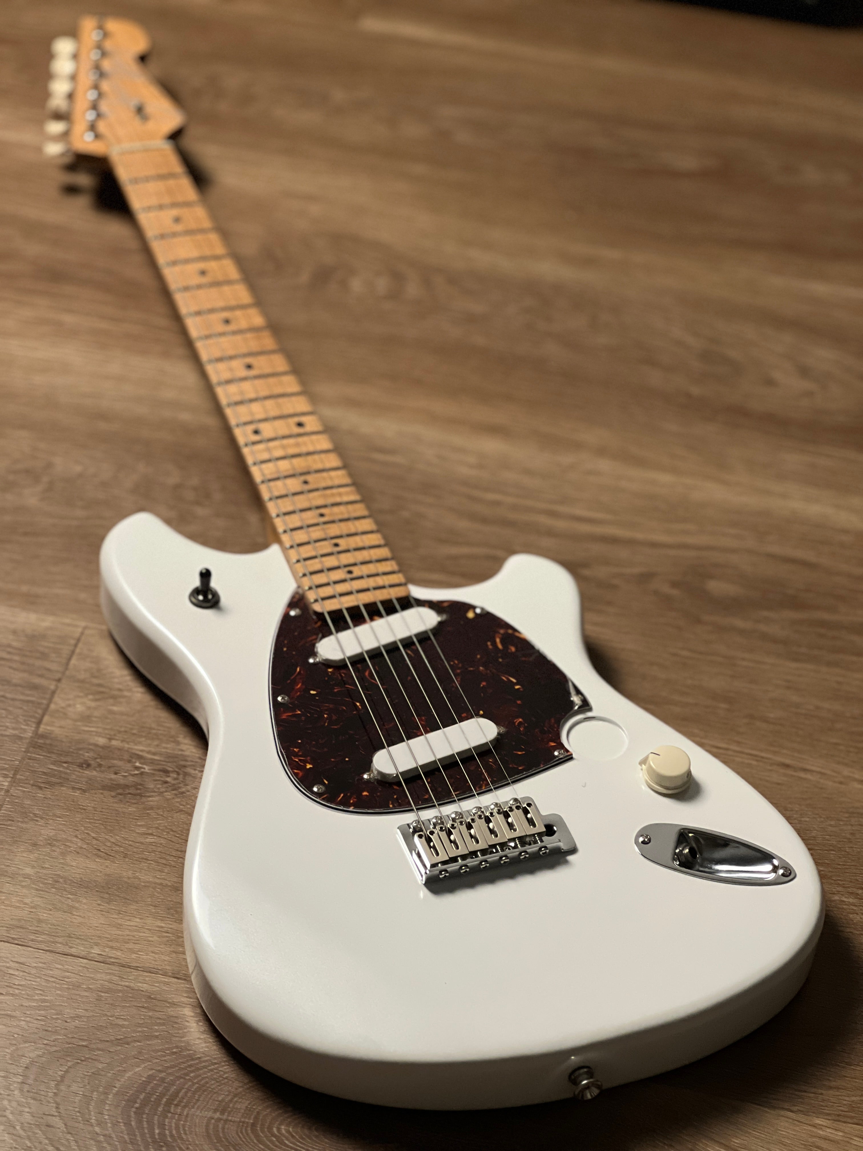 Aguda Jerry King Cigar 1981 in Vintage White – nafiriguitar.com