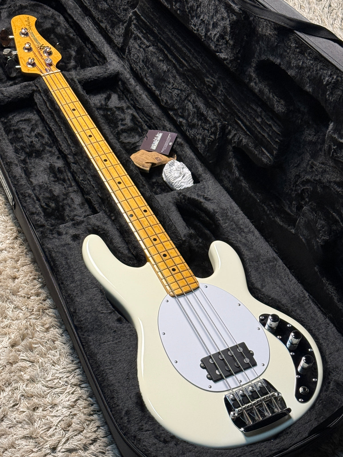 Ernie Ball Music Man Retro '70s StingRay 4 Bass in White S/N CB00565 (USED)