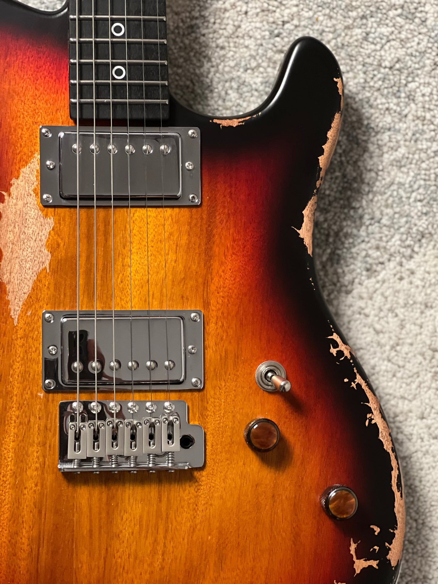 Dhatarattha Performance DTL HH in 3-Tone Sunburst Relic with RW FB