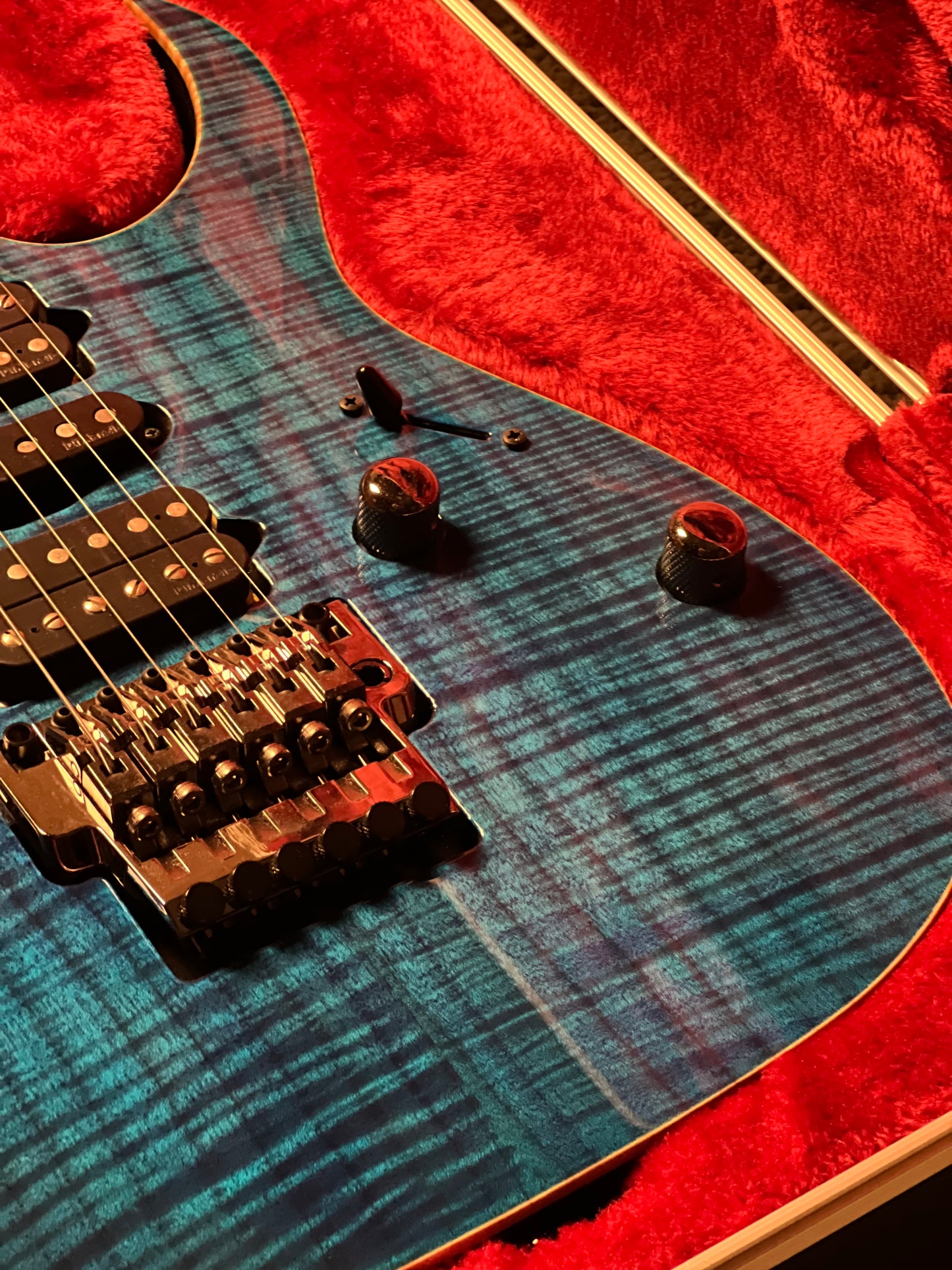 Ibanez RG8570-RBS w/Case in Royal Blue Sapphire F2429332