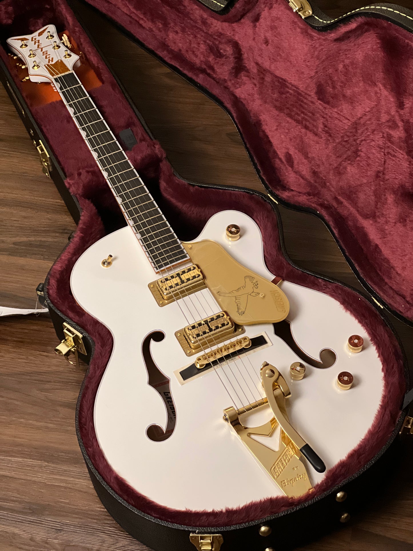 Gretsch G6136TG Players Edition Falcon Hollowbody With Bigsby In White