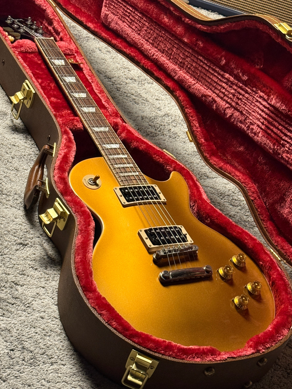 Gibson Slash "Victoria" Les Paul Standard Goldtop Dark Back with Case 234030317 (USED)