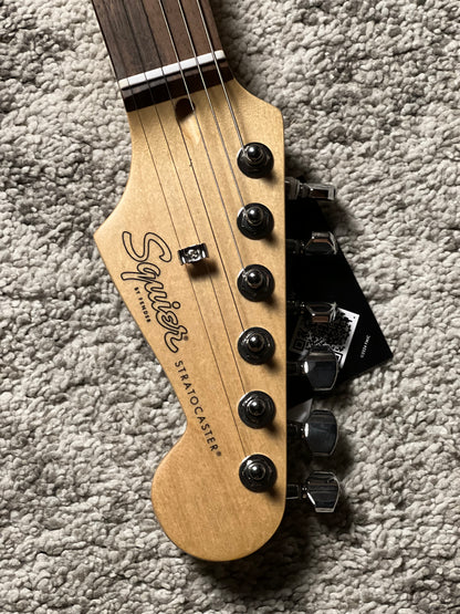 Squier Debut Series Stratocaster HSS with Laurel FB in Black