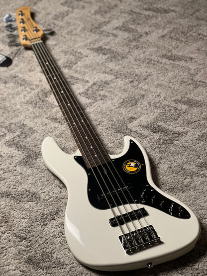 Sire Marcus Miller V3 5-String  2nd Gen in Antique White