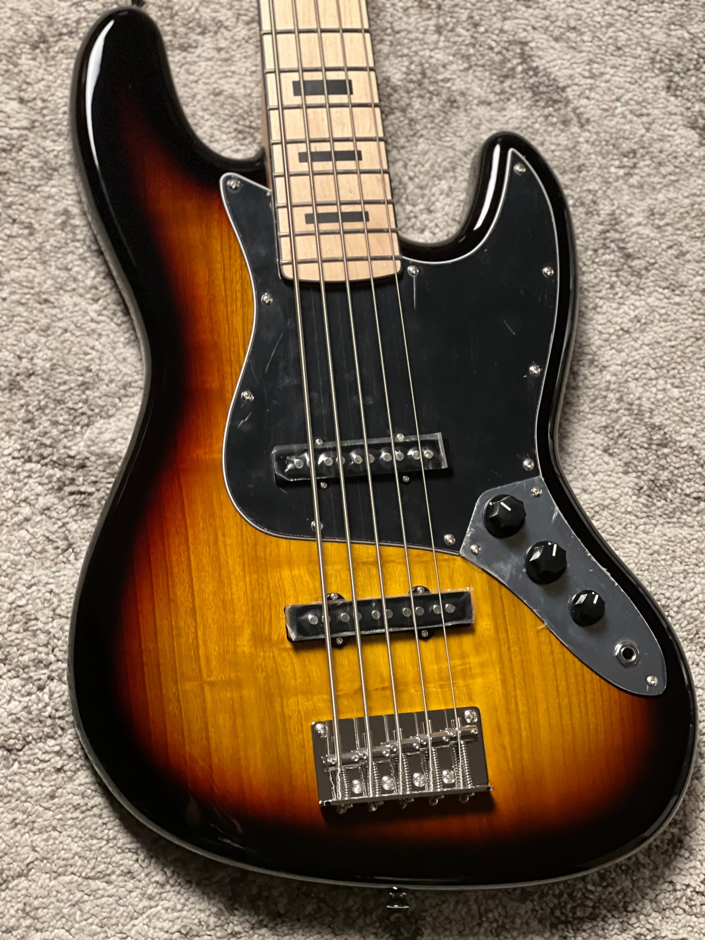 SLX Sparrow 70s Special V Essentials with Maple FB in 3-Tone Sunburst