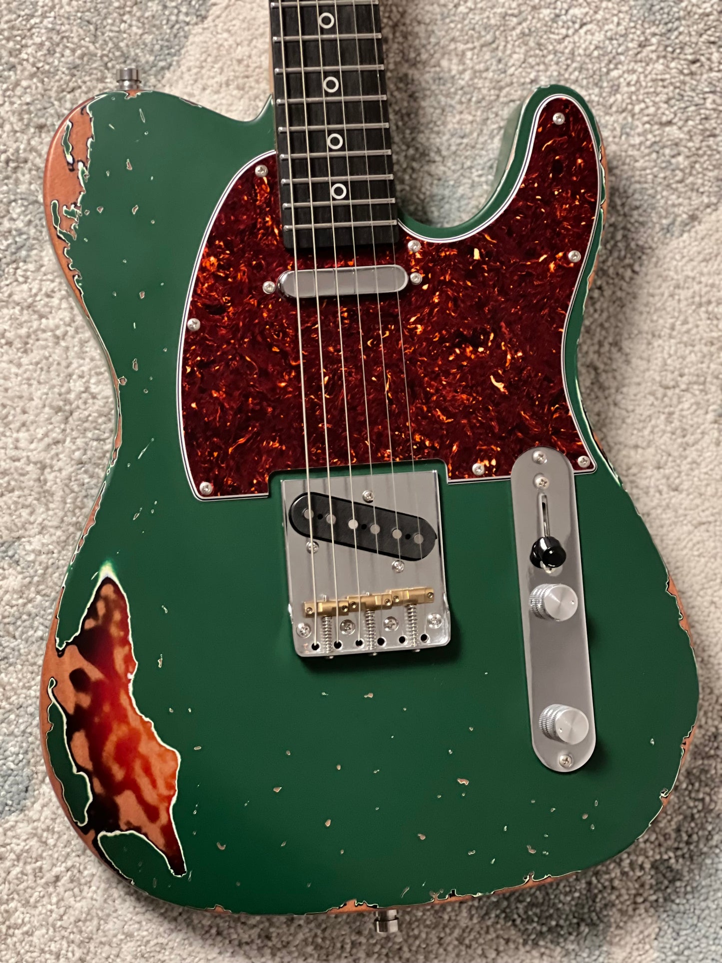 Dhatarattha Performance DTL in Sherwood Green Over Sunburst with RW FB and Nitrocellulose Lacquer