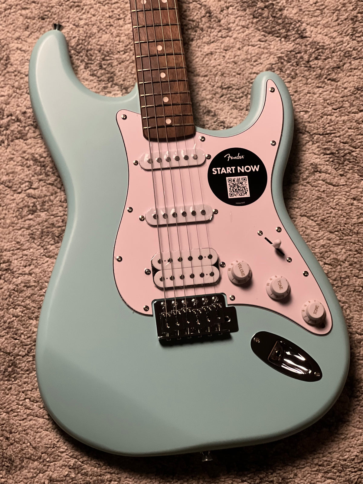 Squier Debut Series Stratocaster HSS with Laurel FB in Daphne Blue