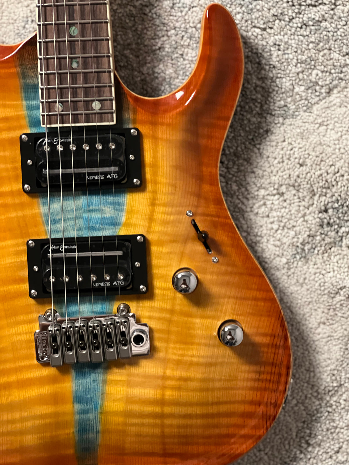 Soloking E-160 Custom Edge Series in Honeyburst with Blue Stripe Limited Edition