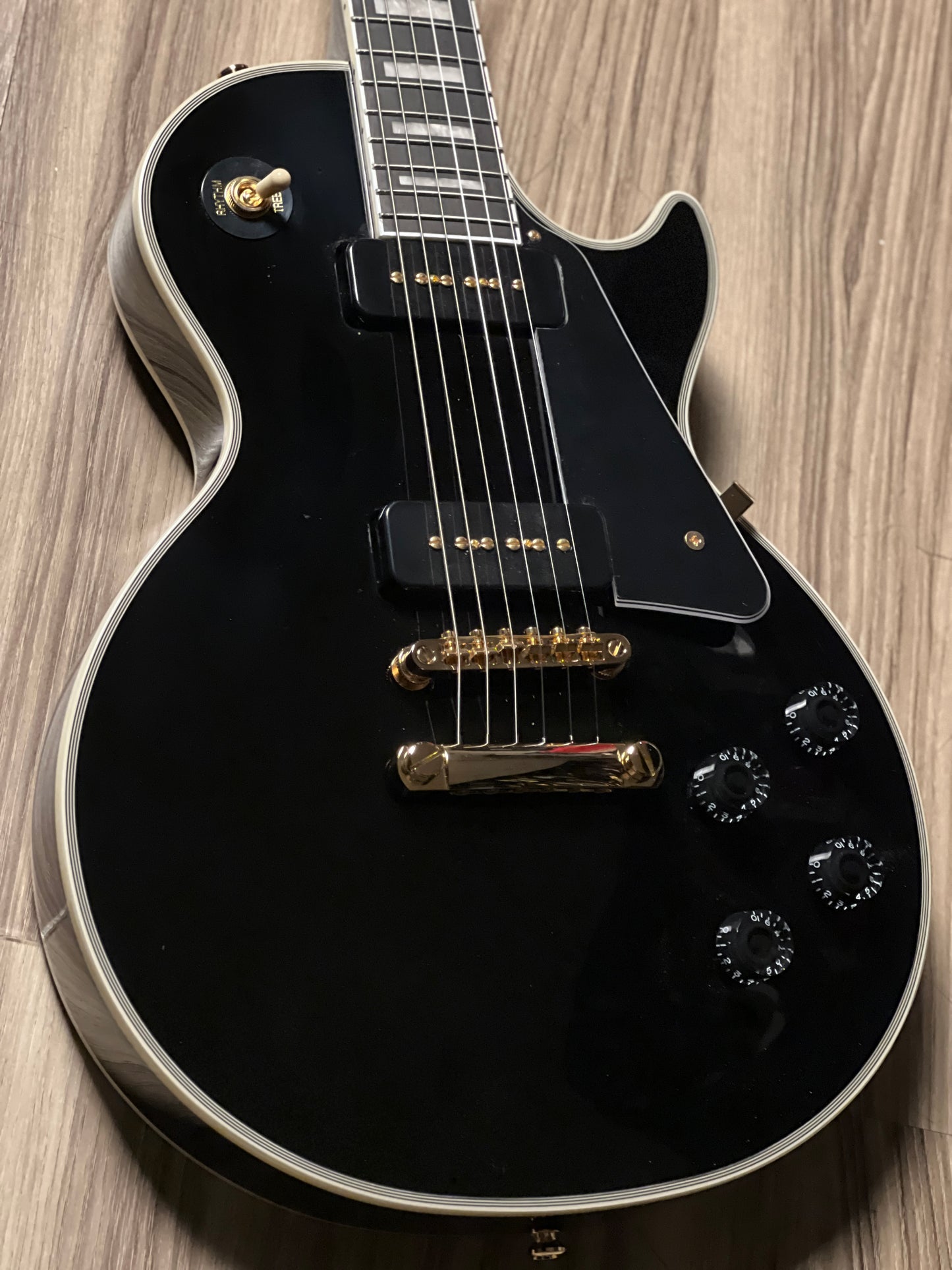 Epiphone Les Paul Custom P-90 in Ebony w/Premium Gigbag