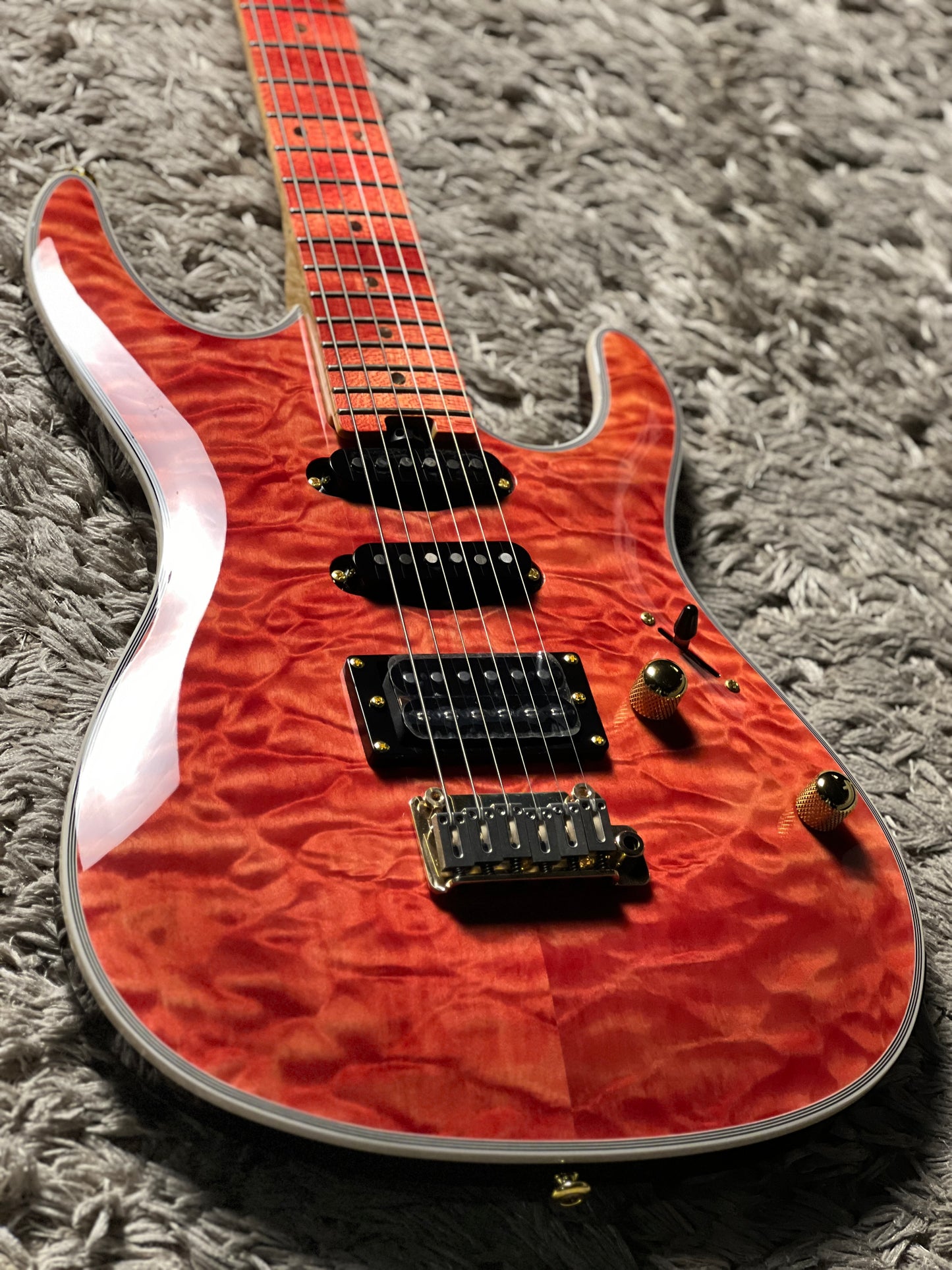 Soloking SM-22 HSS QM Shredmaster with  Red Tinted Maple FB in Trans Salmon Pink