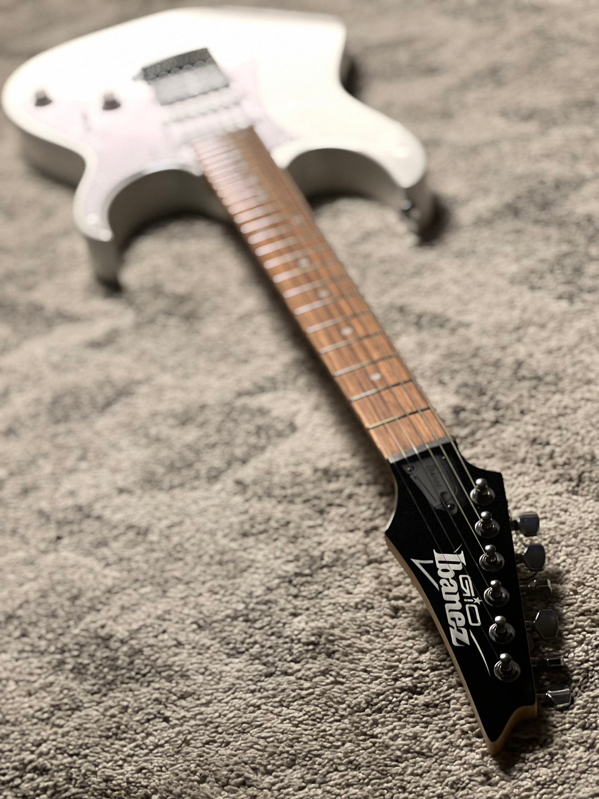 Ibanez GRG140-WH GIO in White