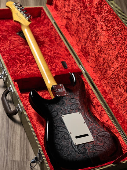 SQOE SEST1100 HSS Custom Shop Series in Black Paisley Limited Edition with Hardshell Case