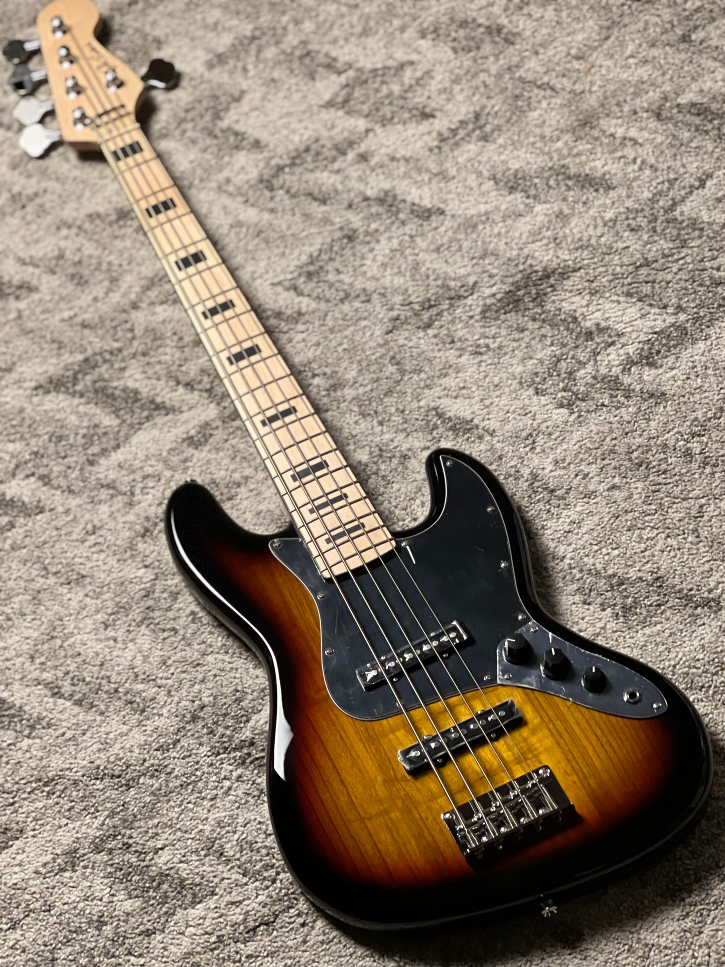 SLX Sparrow 70s Special V Essentials with Maple FB in 3-Tone Sunburst