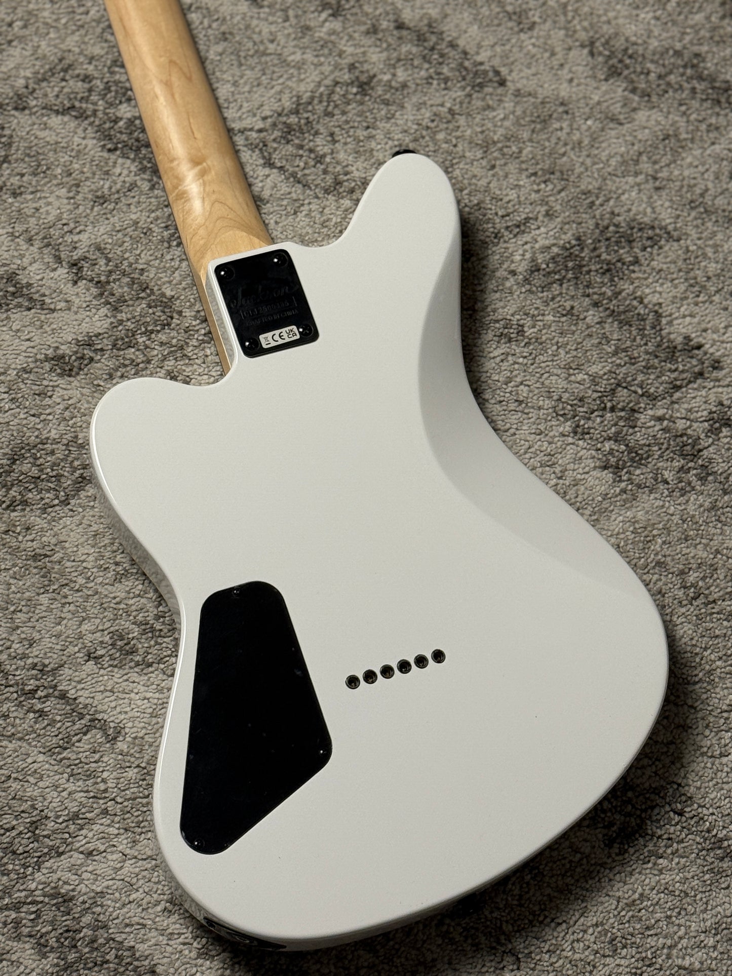 Jackson JS Series Surfcaster JS22 HT in Snow White