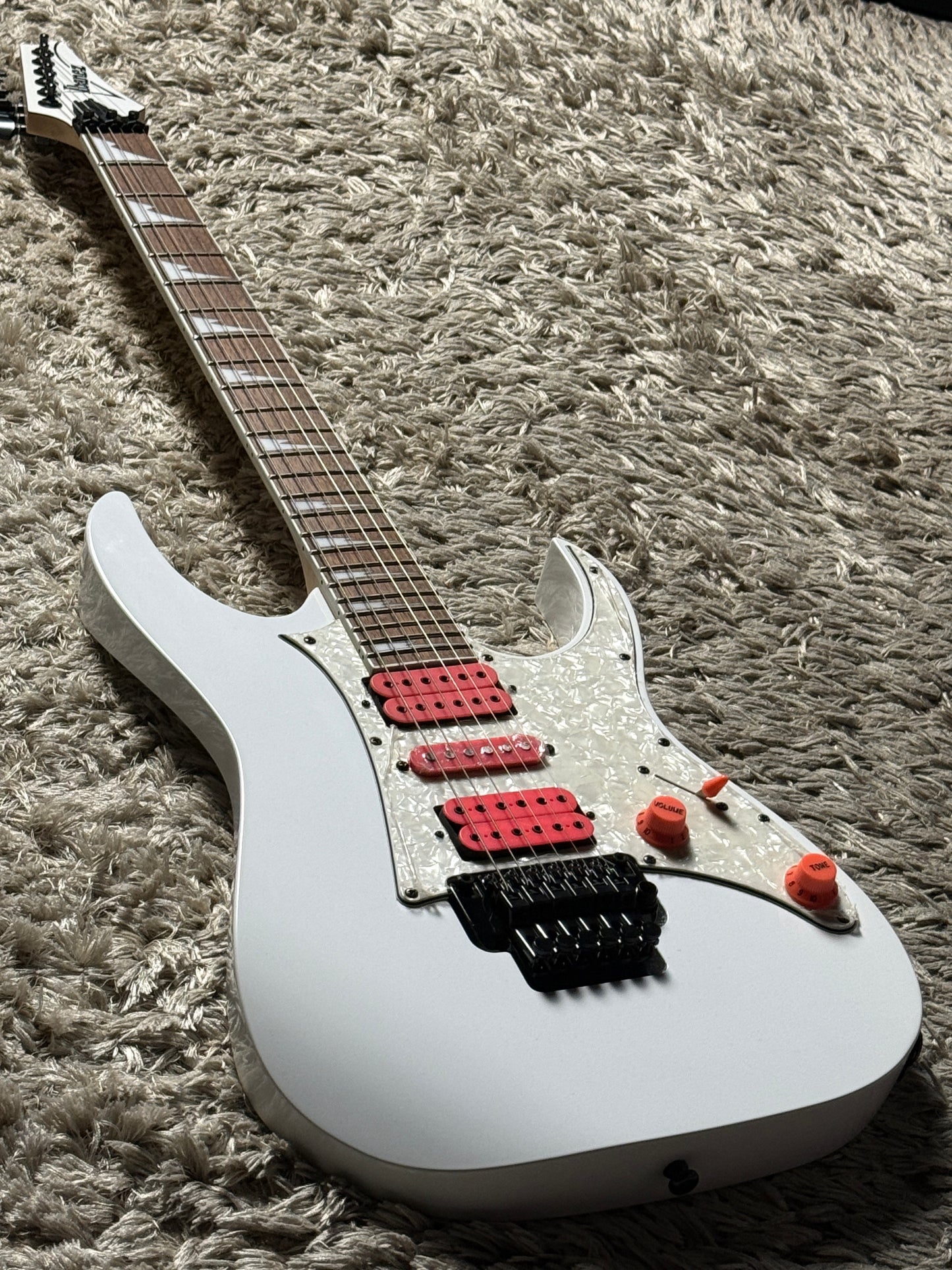 Ibanez RG450DXB-WH Electric Guitar in White I260305124 (USED)