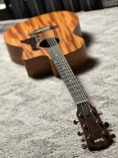 Taylor 24ce Sapele/Mahogany Grand Auditorium Acoustic-Electric Guitar