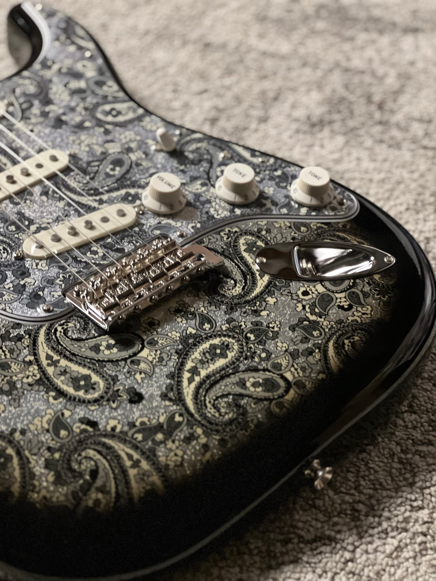 Fender MIJ Limited Stratocaster with Maple FB in Black Paisley JD26001086