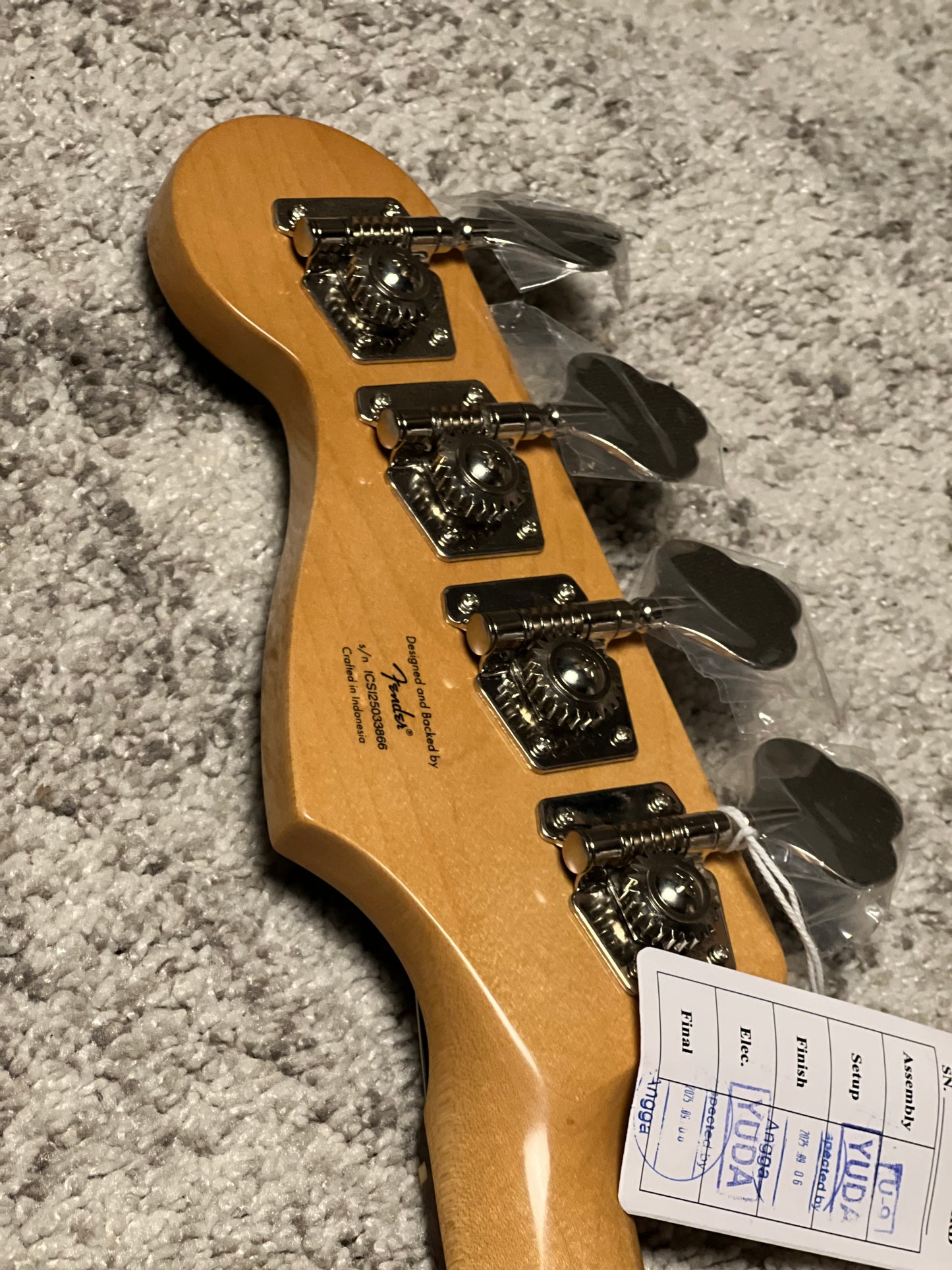 Squier FSR Classic Vibe 60s Jazz Bass with Laurel FB in Olive